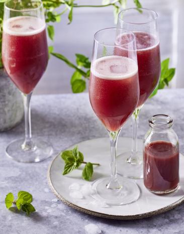 Alkoholfreier Früchtetee-Kaki-Secco