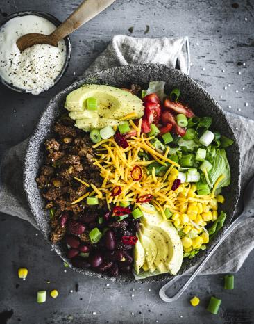 Mexico-Bowl mit Hackfleisch und Bohnen