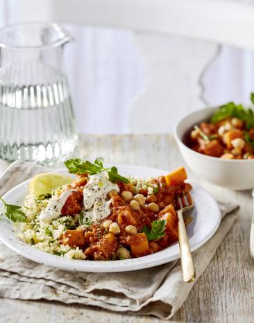 Orientalisches Süßkartoffelgulasch mit Petersilien-Couscous