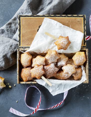 Schmalzkuchensterne am Stiel