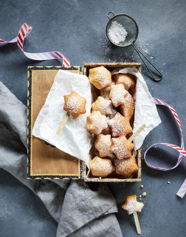 Schmalzkuchensterne am Stiel