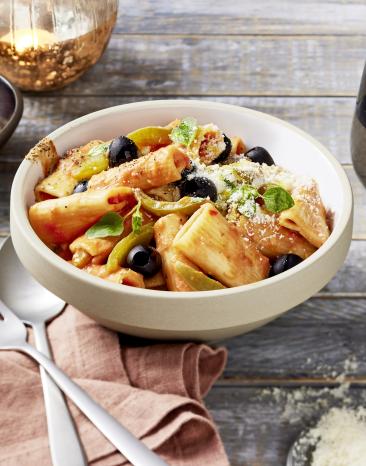 One-Pot Pasta mit Hummus