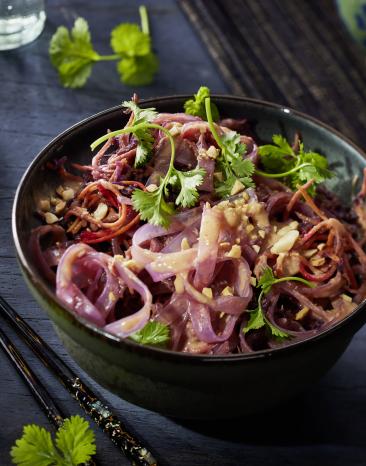 Reisbandnudeln mit cremiger Erdnusssauce