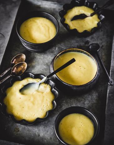 Vanillepudding in 5 Schälchen.