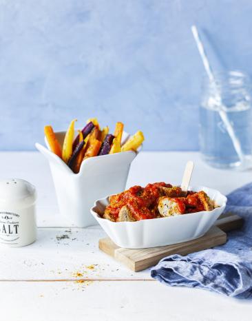 Currywurst mit Gemüse-Pommes