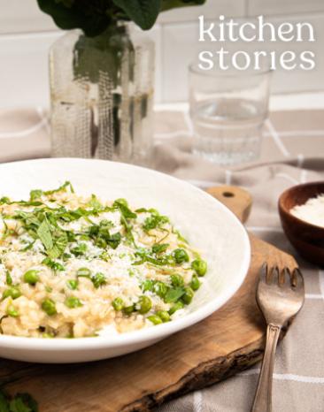 Grünes Risotto mit Erbsen und Minze.