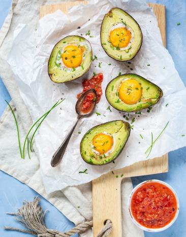 Gebackene Avocados mit Tomatensalsa