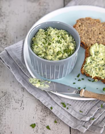 Frischkäsecreme mit Gorgonzola und Petersilie