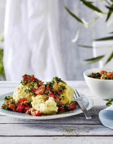 Kartoffelklöße mit Tomatensalsa