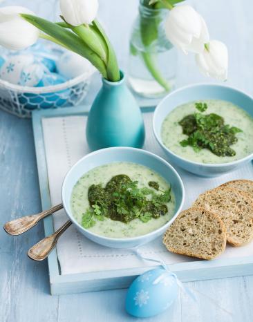 Kerbelsuppe mit Bärlauchpesto