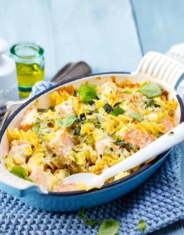 Nudel-Lachs-Gratin mit Basilikum