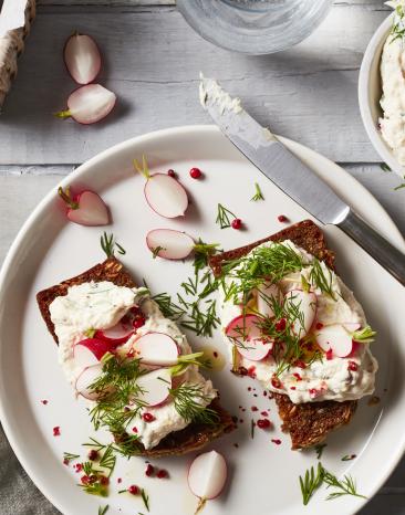 Röstbrot mit Räucherfischcreme