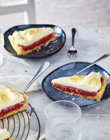 Erdbeer-Rhabarber-Tarte mit Vanillehaube
