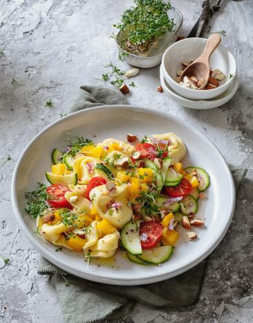 Vegetarischer Tortellinisalat
