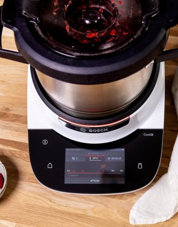 Nun wird deiner Marmelade die gewünschte Konsistenz erhalten, durch Gelierzucker und konstanter Temperatur im Cookit. 