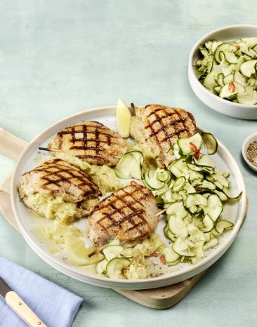 Gefüllte Grill-Steaks mit Zucchini-Salat