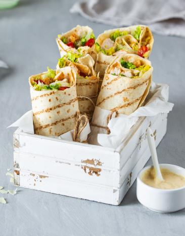 Sommerliche Wraps mit Hähnchen