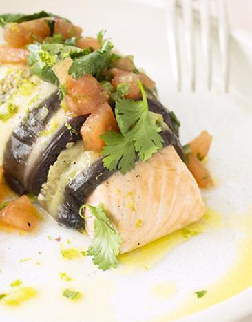 Auberginen-Lachs-Röllchen mit Sauce Vierge