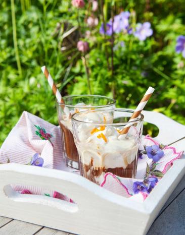 Eiskaffee mit aromatisiertem Vanilleeis