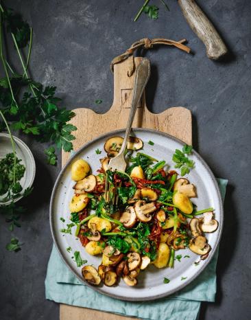Gnocchi-Topf mit Champignons und Babyspinat