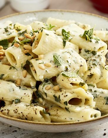One-Pot-Pasta mit Feta-Kräuterrahm