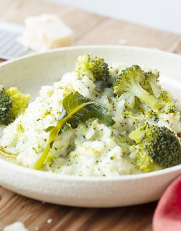 Einfaches vegetarisches Risotto mit Brokkoli.