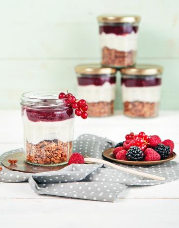 Schnelles Beeren-Dessert im Glas.