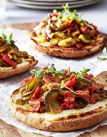 Fladenbrot-Pizza mit Sommergemüse
