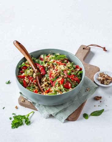 Gemüse-Bulgursalat mit Walnüssen