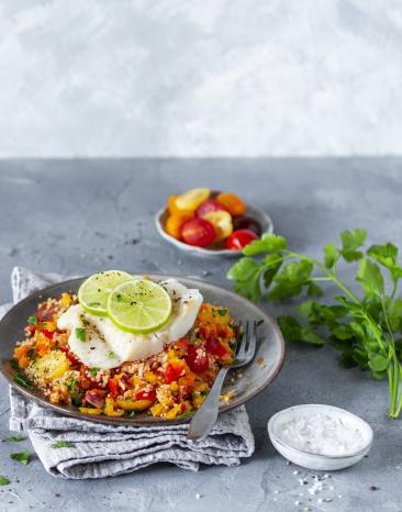 Seelachsfilet mit lauwarmen Couscoussalat.