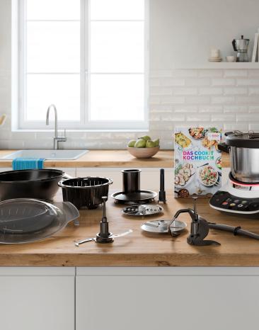 Cookit auf einem Tisch mit seinen 5 Tools. 