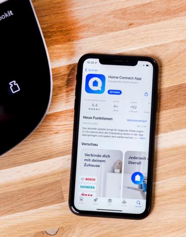 Im App Store oder bei Google Play die Home Connect App herunterladen. 