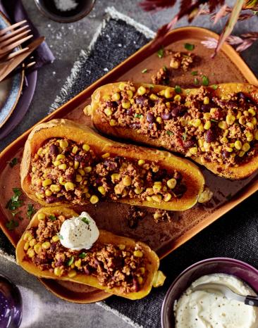 Gefüllter Butternut-Kürbis mit Chili con Carne