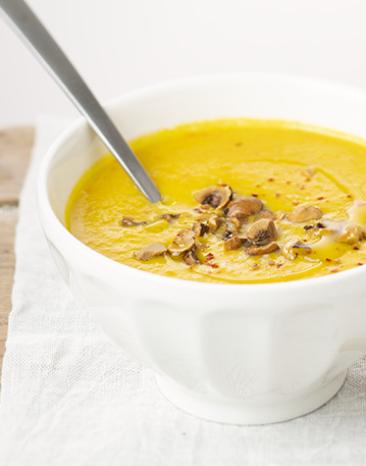 Hokkaido-Lauch-Suppe mit Ziegenkäse-Brot