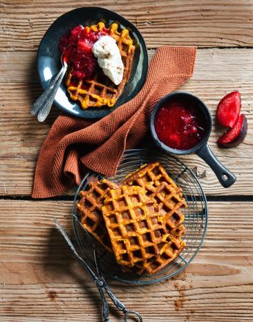 Kürbiswaffeln mit Pflaumenkompott