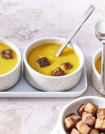Süßkartoffelsuppe mit Zimt Croûtons