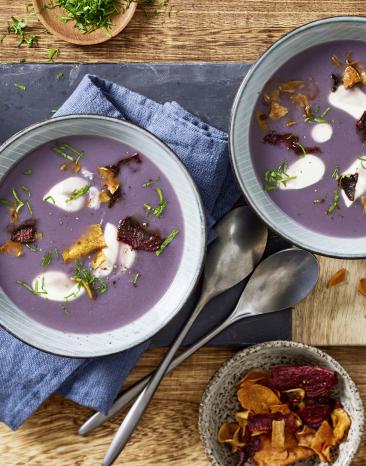 Einfache violette Kartoffelsuppe