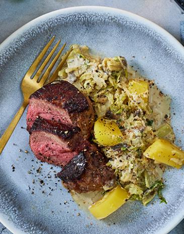 Hirschmedaillons mit Wirsinggemüse