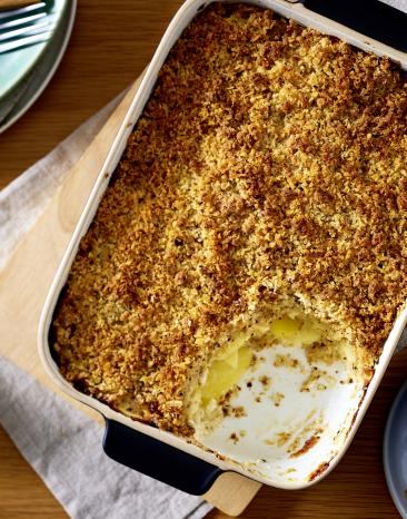 Kartoffel-Pastinaken-Gratin mit Haselnuss-Kruste