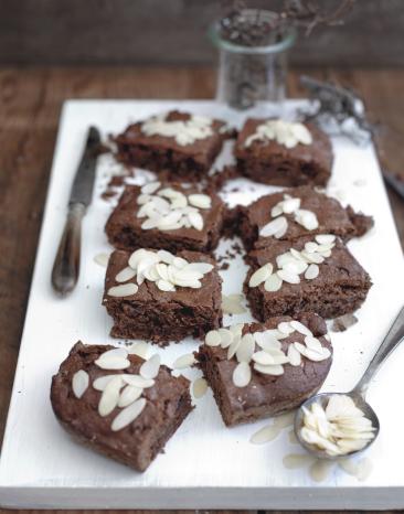 Mandel-Schokokuchen mit Datteln