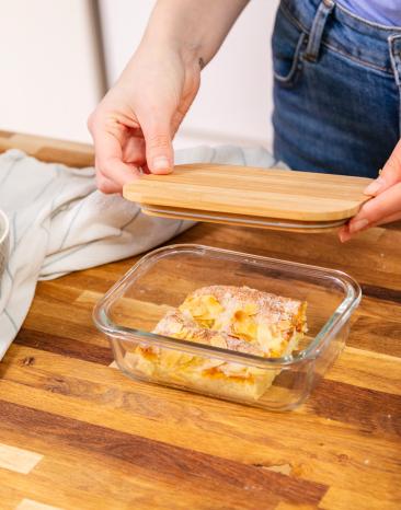 Butterkuchen bleibt schön saftig, wenn er luftdicht verpackt ist.