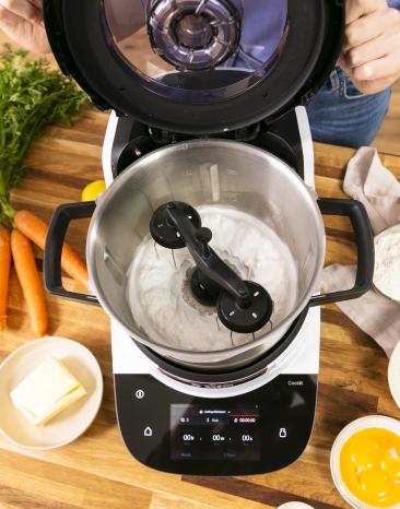 Karottenkuchen wird im Cookit zubereitet