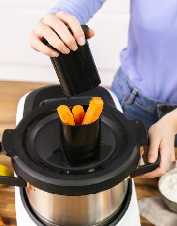 Karottenkuchen wird im Cookit zubereitet