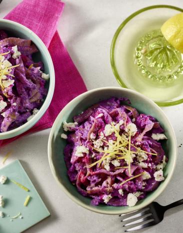 One-Pot Lila-Pinke-Pasta in zwei Schüsseln.