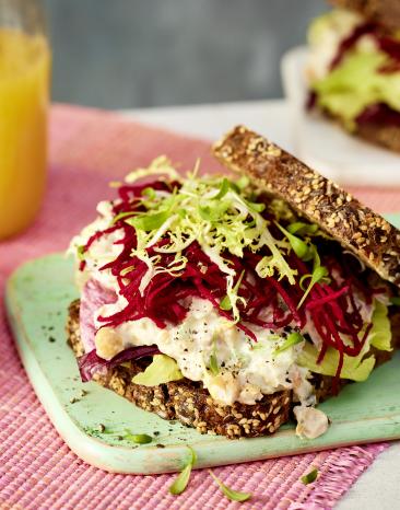 Schnelle Abendbrotstulle mit Kichererbsensalat