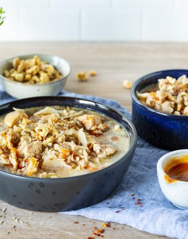 Türkische Kohlsuppe mit Hühnchen und Walnüssen