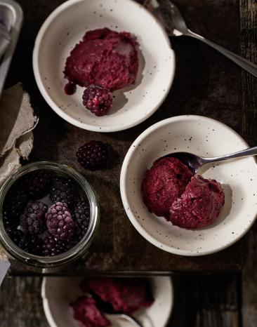 Veganes Brombeer-Ingwer-Eis