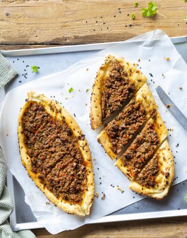Pide mit Hackfleischfüllung