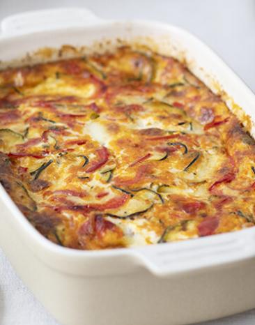 Clafoutis herzhaft in einer Auflaufform.