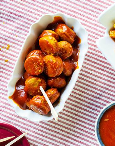 Currywurst mit Pommes